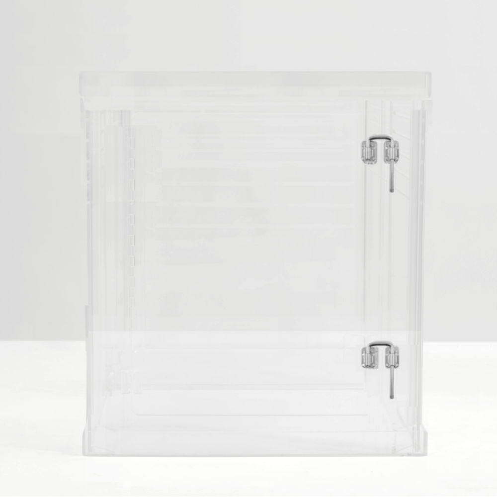 Medium Crate (Silver Latch)