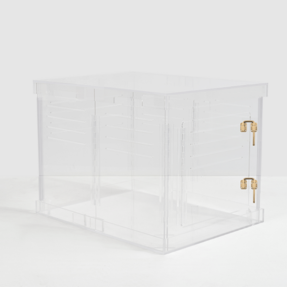 Medium Crate (Gold Latch)
