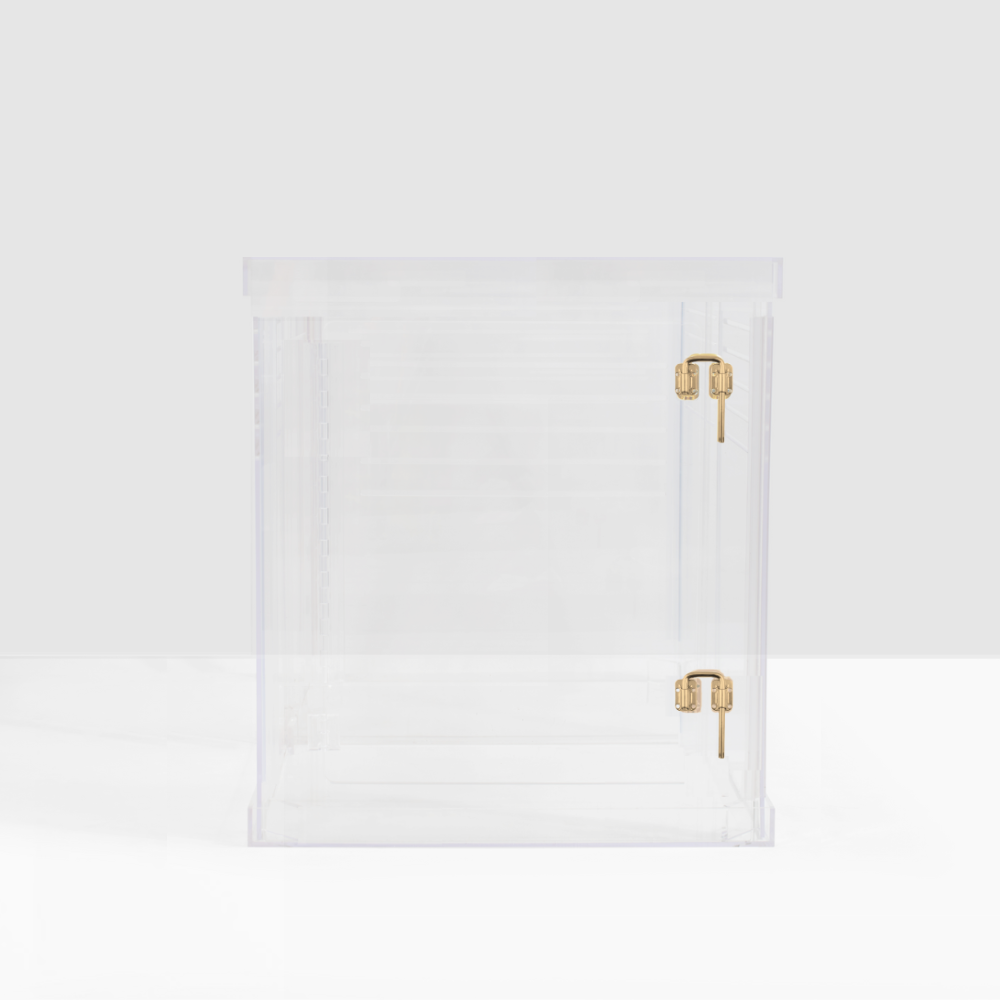 Medium Crate (Gold Latch)