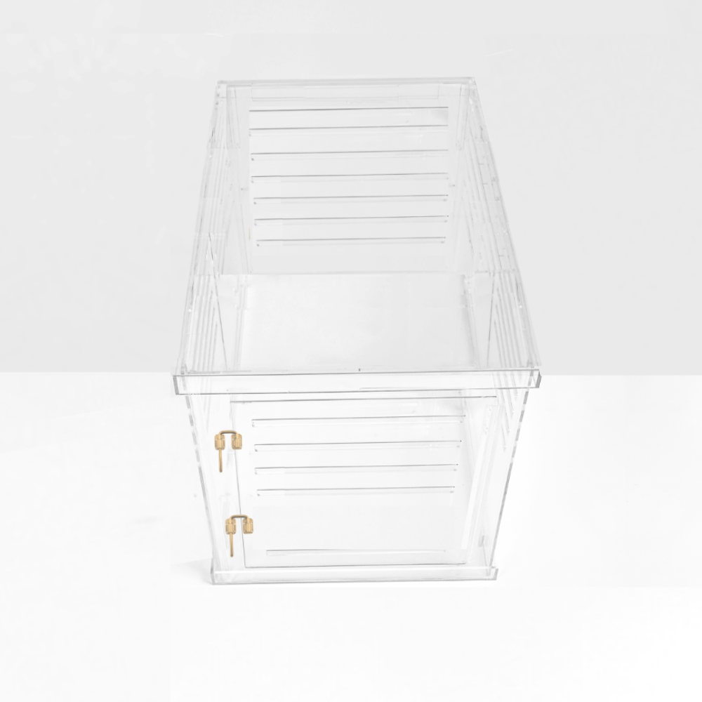Medium Crate (Gold Latch)