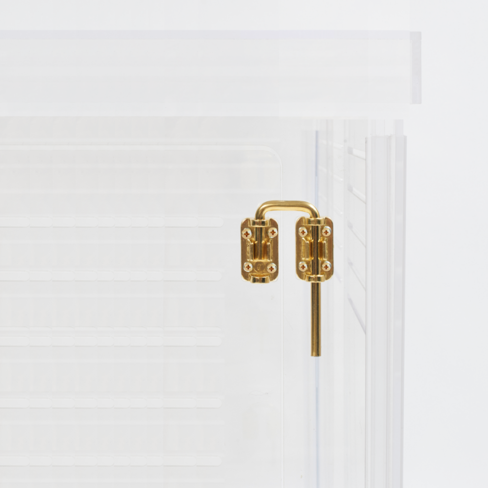 Medium Crate (Gold Latch)