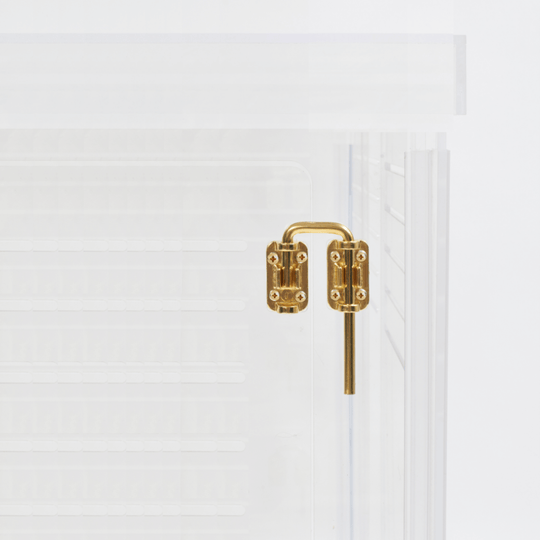 Medium Crate (Gold Latch)