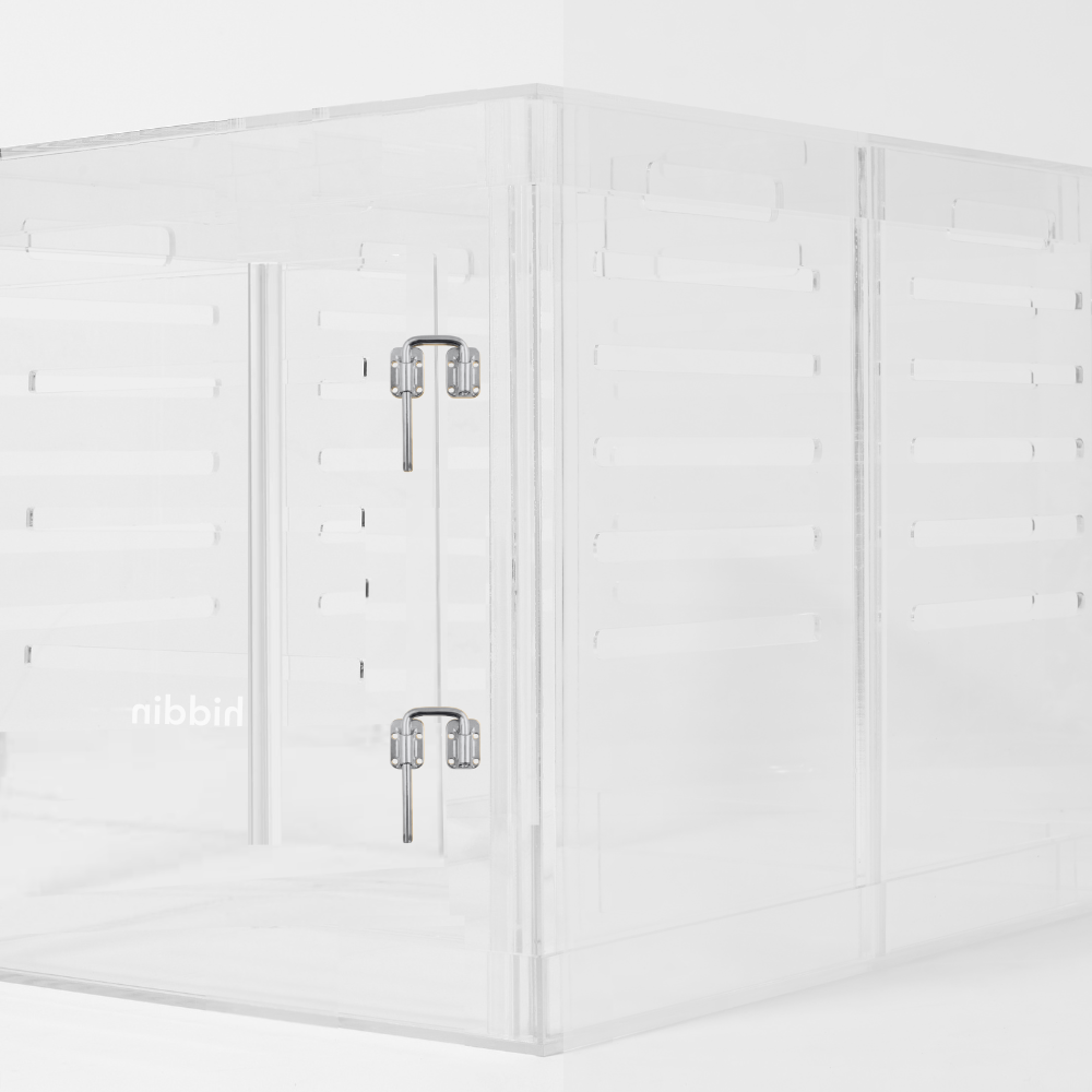 Medium Crate (Silver Latch)