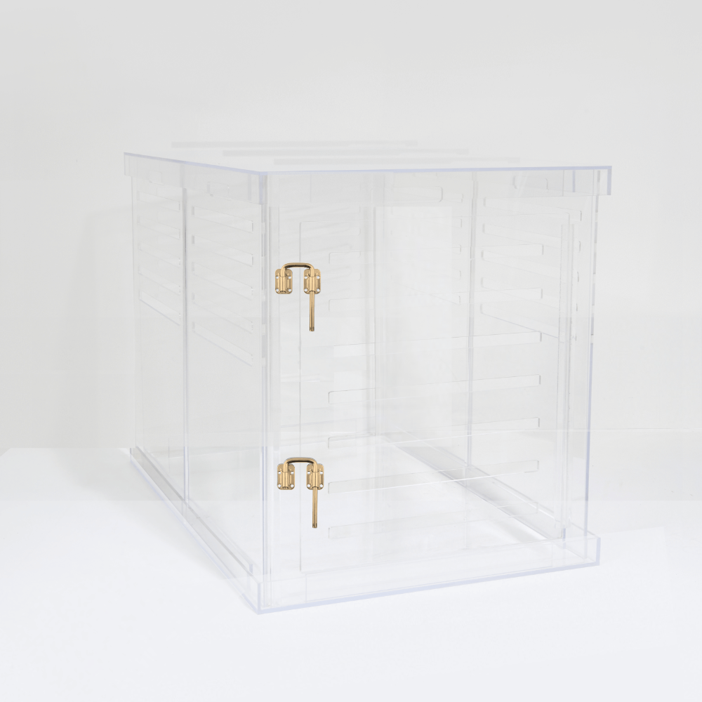 Medium Crate (Gold Latch)