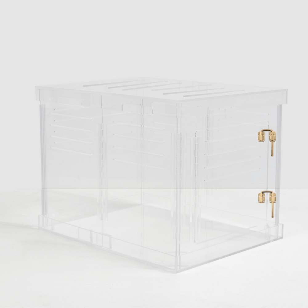 Medium Crate (Gold Latch)